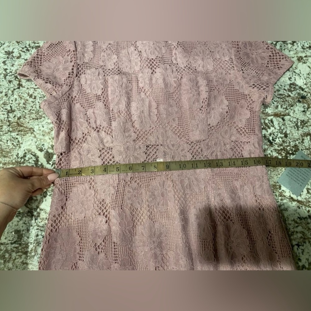 Lace Dress - Picture 3 of 8